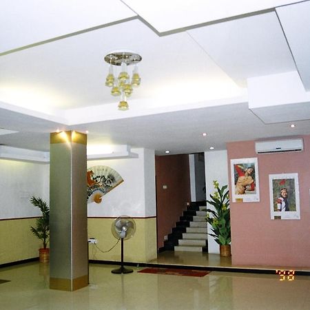 Hotel Fame City Guwahati Esterno foto