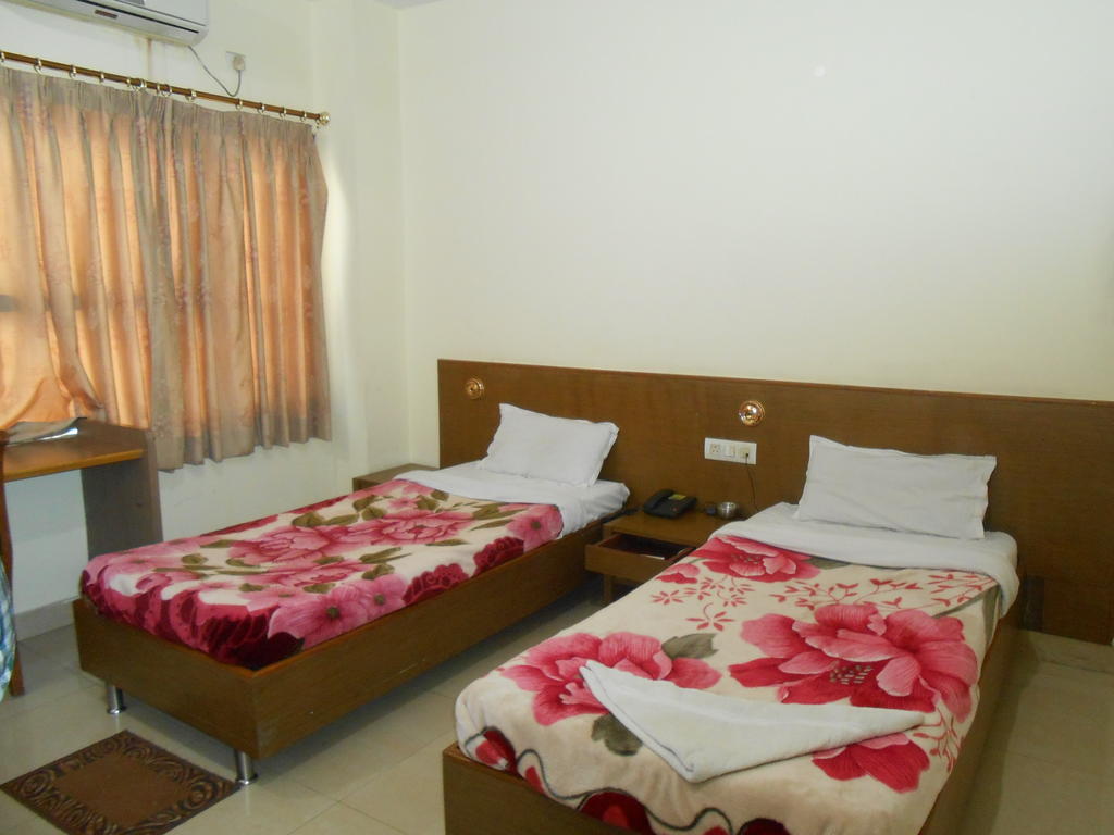 Hotel Fame City Guwahati Esterno foto