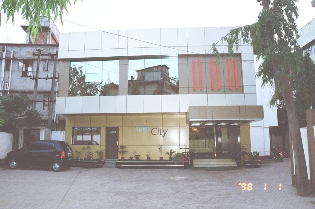Hotel Fame City Guwahati Esterno foto