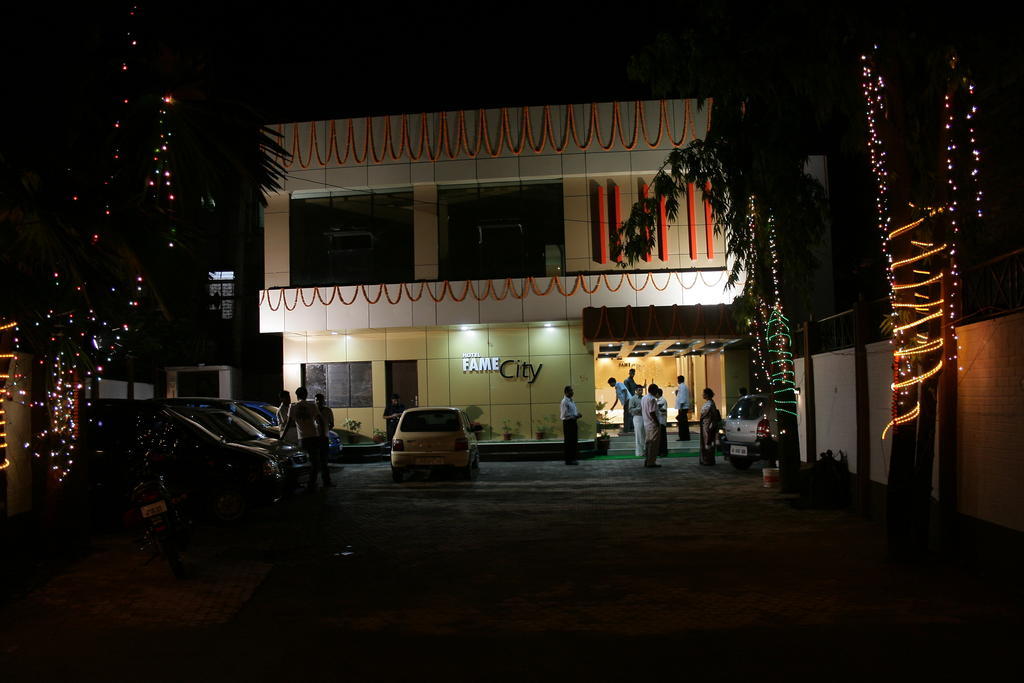 Hotel Fame City Guwahati Esterno foto