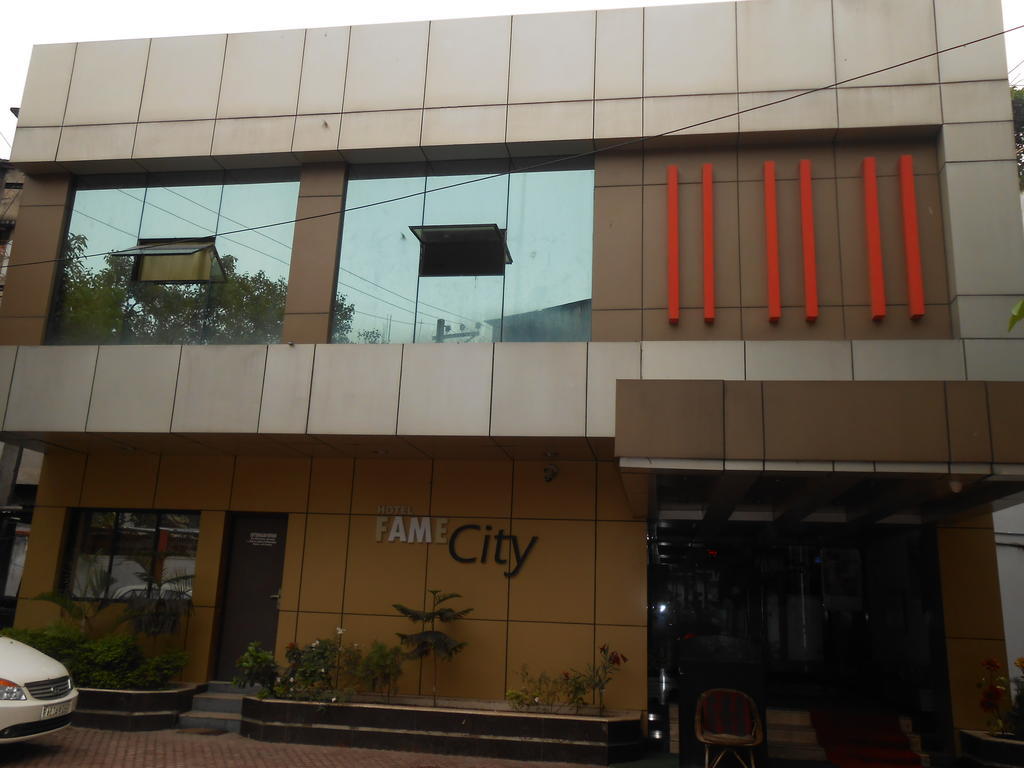 Hotel Fame City Guwahati Esterno foto