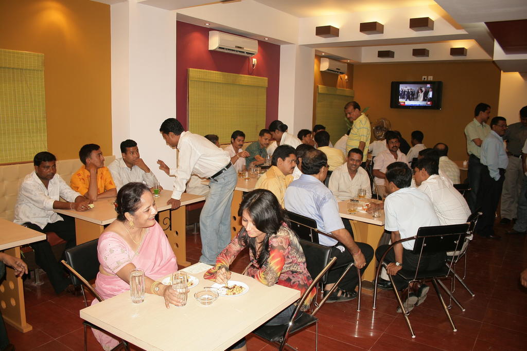 Hotel Fame City Guwahati Esterno foto