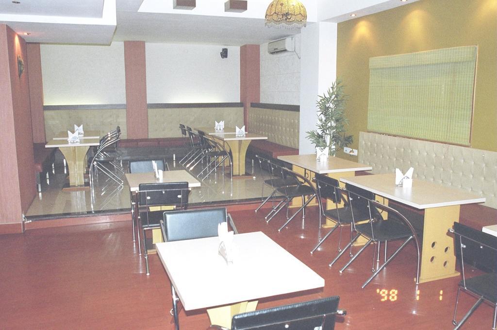 Hotel Fame City Guwahati Esterno foto