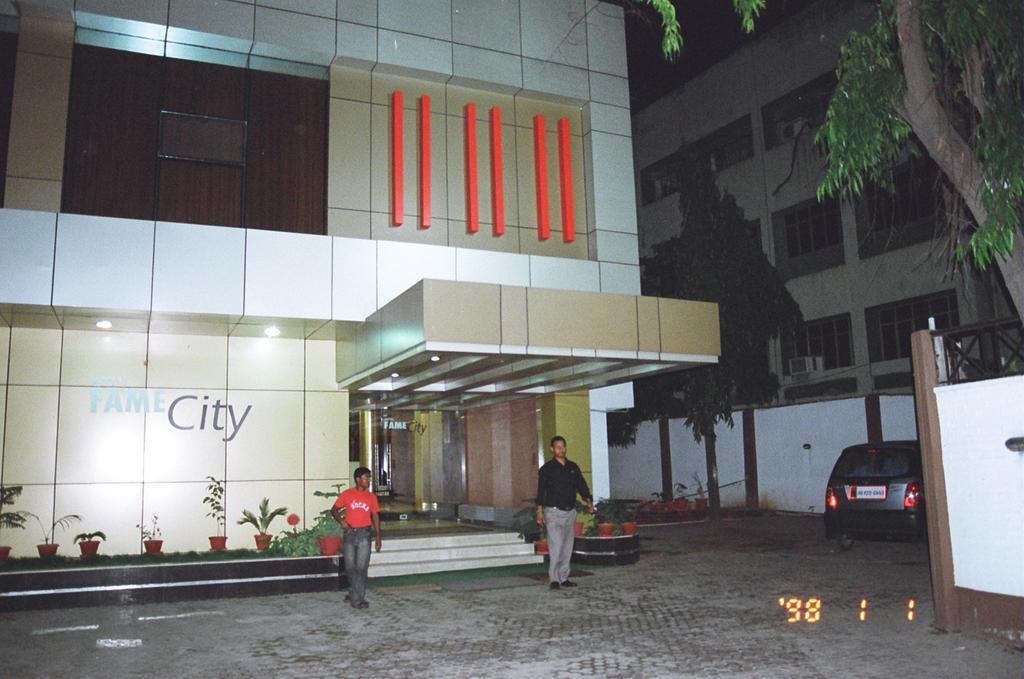 Hotel Fame City Guwahati Esterno foto